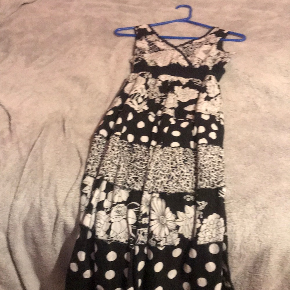 Flower and dots black/white dress